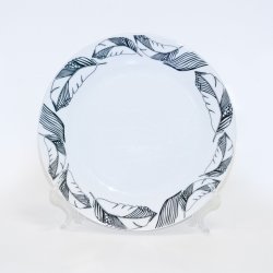 Тарелка керамическая белая с орнаментом Перья 200мм
